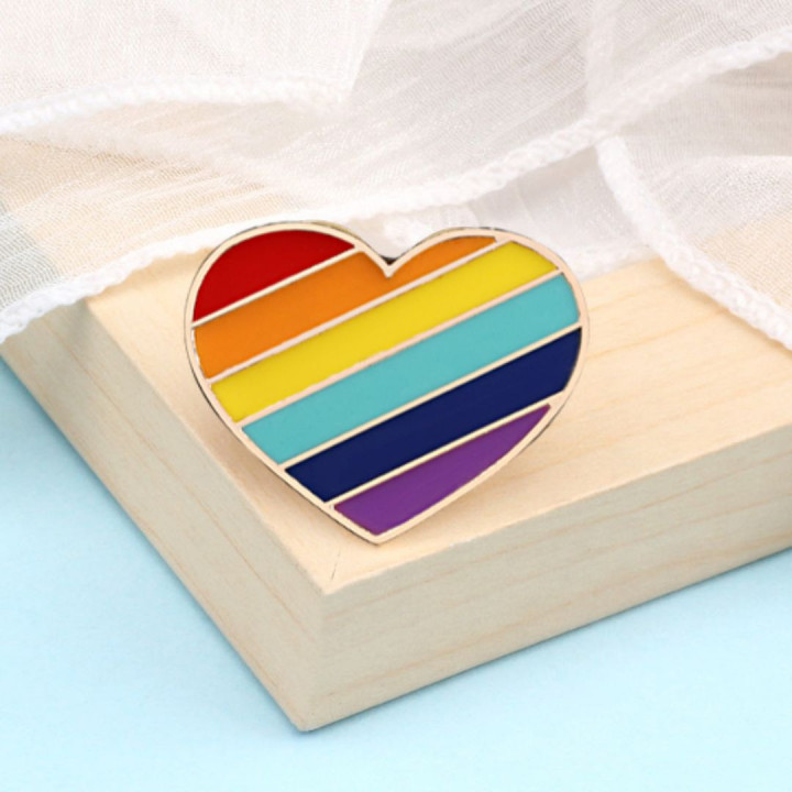 Dúhové srdce - pripínací odznak, kovový, LGBT+