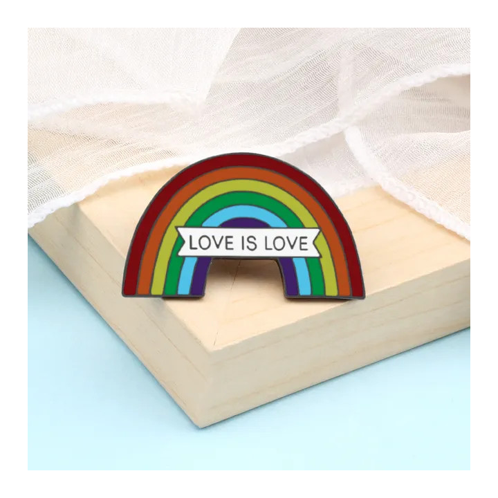 Dúha - Love Is Love - pripínací odznak, kovový, LGBT+